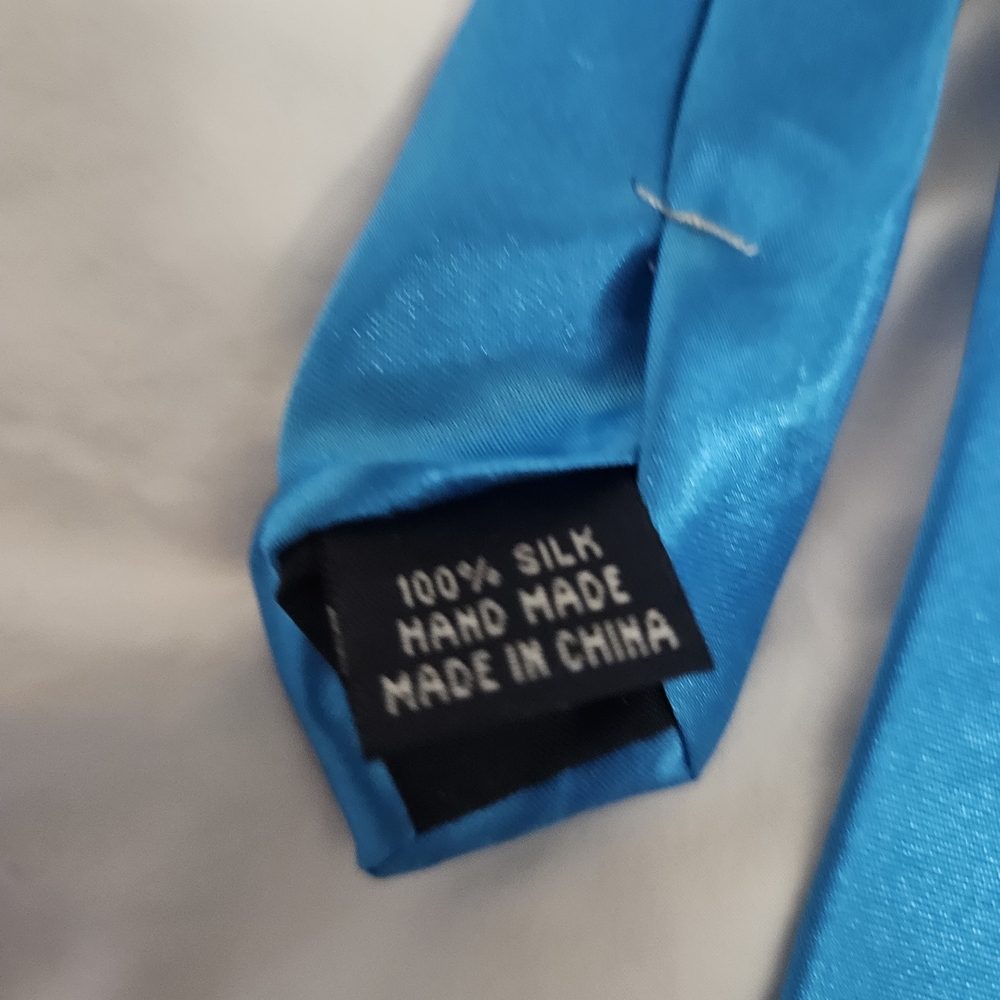 Vibrant Blue Silk Men's Tie - Picture 3 of 4
